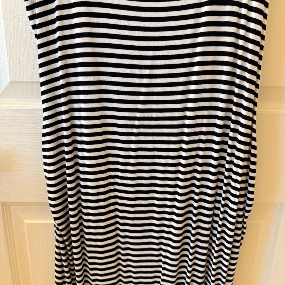 Old Navy Maxi Maternity Dress - Picture 3 of 6